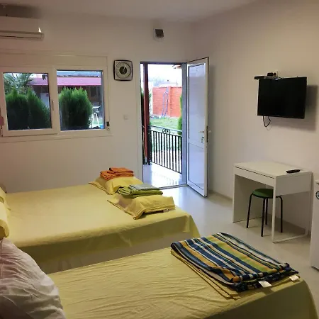 Kitrino Bed & Breakfast *
