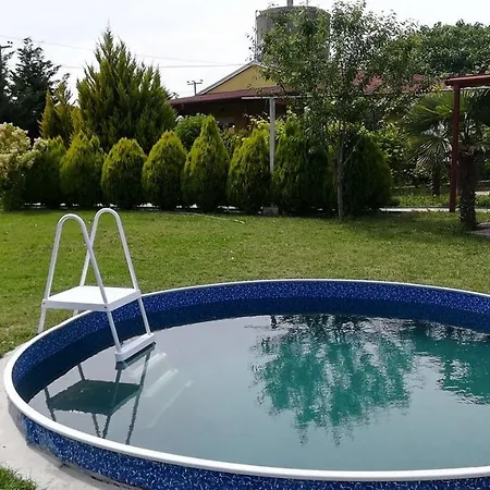 Kitrino Bed & Breakfast *