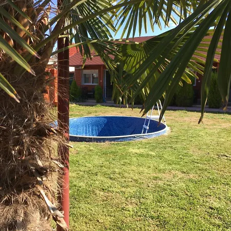 Kitrino Bed & Breakfast *